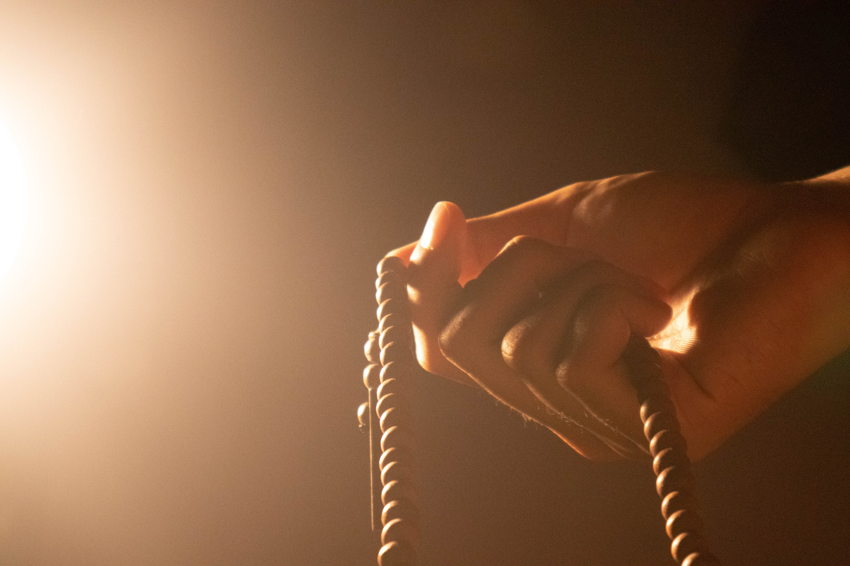 A Muslim Uses Tasbih for Dhikr